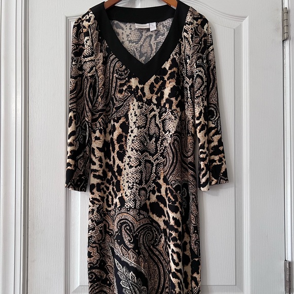 Chico’s v-neck dress. 3/4 sleeve Chico’s size 0 which is equivalent to a small/4 - Picture 1 of 9